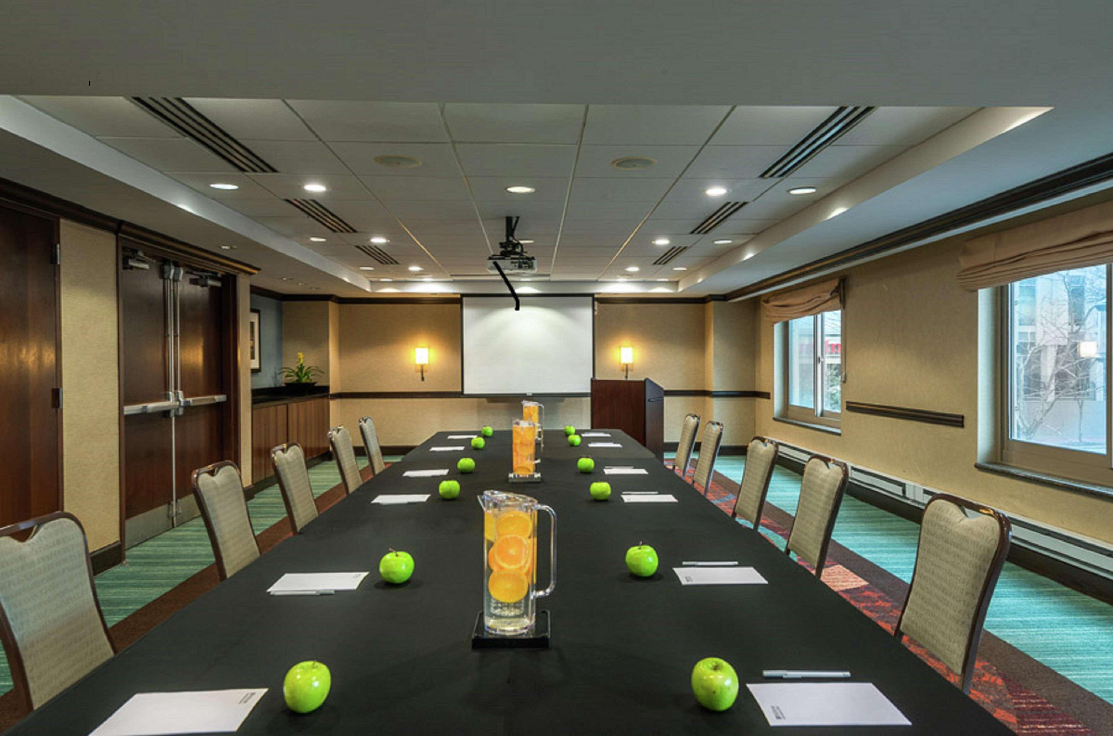 Hilton Garden Inn Bethesda Downtown Zewnętrze zdjęcie